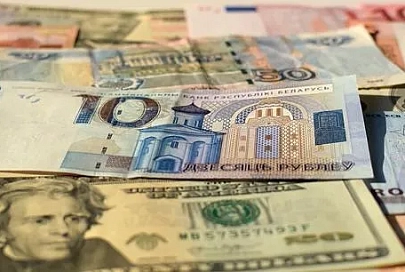 Белорусский рубль на торгах 21 октября укрепился к трем основным валютам